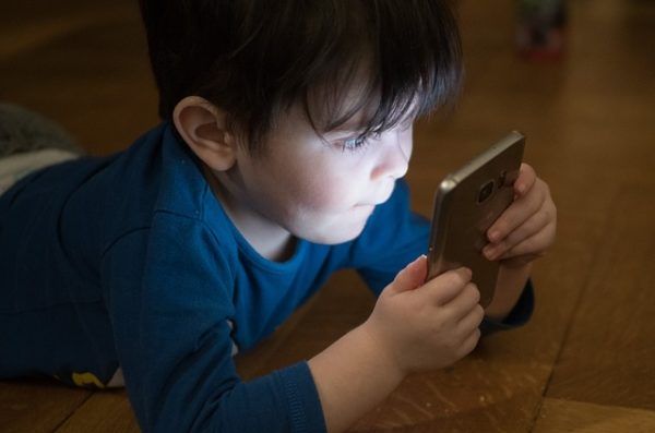 Damaged Phone Causes - Letting Kids Use the Phone Damaged Phone Causes - Letting Kids Use the Phone